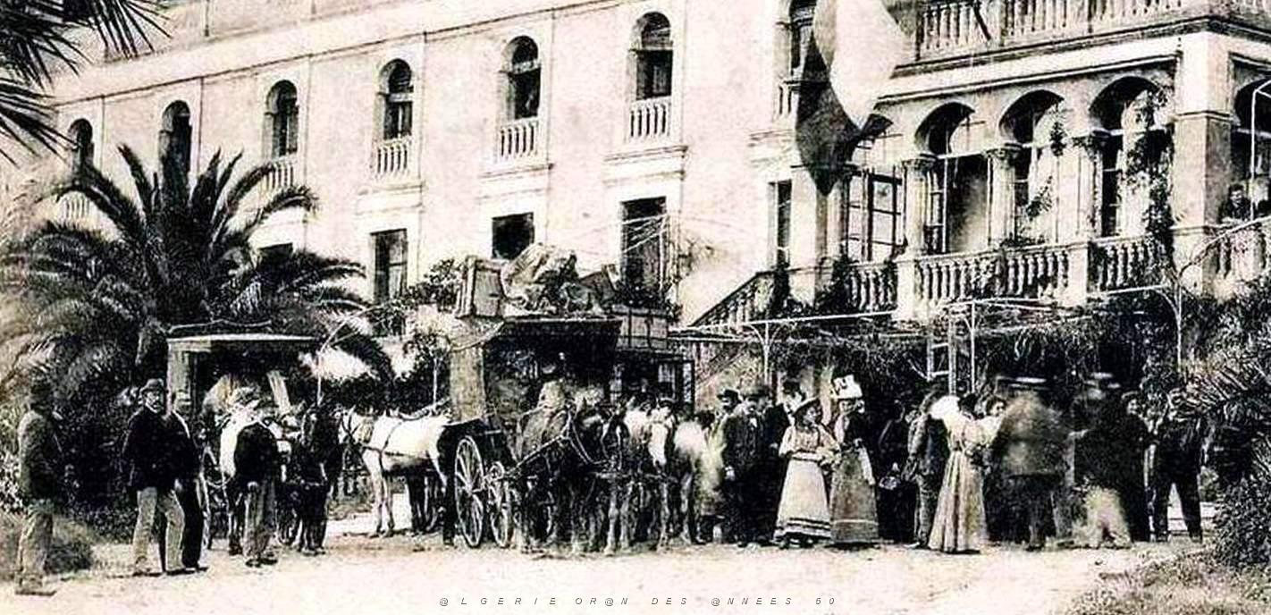 1599- Hammam-Rhira - Arrivee2 des voyageurs aux Thermes.jpg